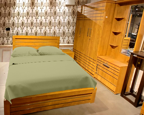 [Vlbrs06] Cot+Dreesing Table +3 Door Wardrobe+Cot