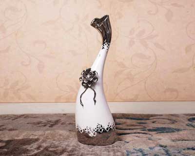 Regal Table Decor
